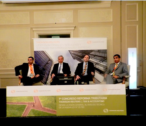 ugo Catalán, Gerente editorial Tax &Accounting Thomson Reuters Chile; Felipe Larraín ex ministro de Hacienda; Alberto Cuevas, Coordinador de Política Tributaria del Ministerio de Hacienda; Manuel Manquez Hatta, experto en tributación, profesor y Coordinador Académico del Magíster en Derecho de la Universidad Católica de Chile.