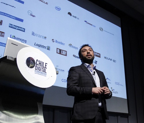 Video Entrevista al director de Chile Digital Lesley Robles