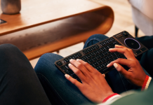 CORSAIR estrena su teclado K83 Wireless Entertainment