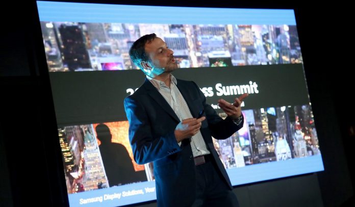 Álvaro Amar, Gerente B2B de Samsung Electronics Chile