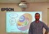 Epson digitaliza el pizarrón y lo puede proyectar en su casa