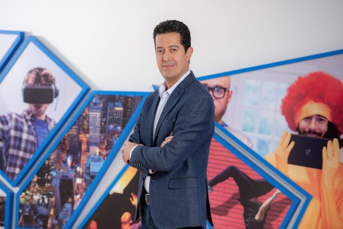 Intel-Santiago Cardona