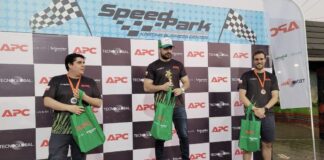 Los clientes de Tecnoglobal y APC disfrutan la emoción del karting