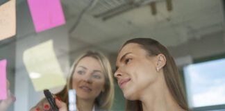 Impulsando el liderazgo femenino en el comercio electrónico Schneider Electric panorama liderazgo femenino.