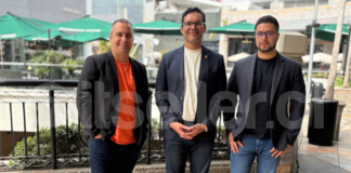 Germán Patiño, de Lumu Technologies: “La estrategia es expandir nuestra presencia en territorio chileno” Pedro Pérez, Germán Patiño y Yerko Muñoz, de Lumu Technologies.