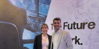 HP presenta en Chile sus nuevos productos diseñados para impulsar la productividad Shirley Romero, Consumer Sales Manager de AMD, y Martín Montes, General Manager de HP Chile.