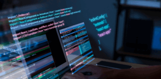 DragonForce ataca a Proveedores de Servicios Administrados usando fallas en SimpleHelp Experiencia-en-programacion-con-una-persona-que-trabaja-con-codigos-en-la-computadora