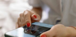 Kaspersky advierte sobre un nuevo troyano que se infiltra en App Store y Google Play para robar datos de usuarios Kaspersky advierte sobre el troyano Sparkitty.