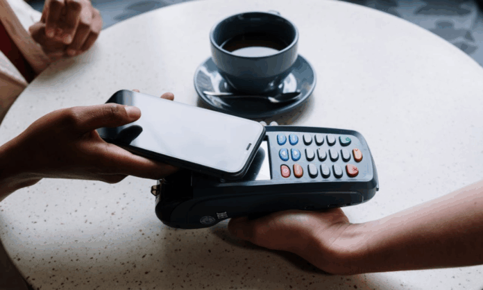 Una investigación de la compañía revela un nuevo esquema criminal para robar datos de tarjetas y realizar compras como si tuvieran la tarjeta física. "Nuestro análisis muestra que, aun con las capas de seguridad existentes, la creatividad de los atacantes permitió interceptar y reenviar datos de tarjetas, transformando la conveniencia en un riesgo real para los consumidores”, explica Anderson Leite, Investigador de Seguridad en Kaspersky.