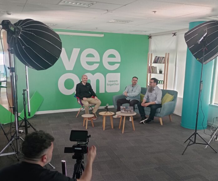 LIcencias OnLine comenzó LOL Cast, sus transmisiones por Youtube con Veeam. LIcencias OnLine comenzó LOL Cast, sus transmisiones por Youtube con Veeam.