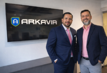 ARKAVIA utiliza en su CyberSOC la solución de Stellar Cyber para profundizar los insights y acelerar la capacidad de respuesta José Ramírez, Vicepresidente de Ventas de Stellar Cyber para América Latina; y David Alfaro Medina, CEO de ARKAVIA.
