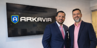 ARKAVIA utiliza en su CyberSOC la solución de Stellar Cyber para profundizar los insights y acelerar la capacidad de respuesta José Ramírez, Vicepresidente de Ventas de Stellar Cyber para América Latina; y David Alfaro Medina, CEO de ARKAVIA.