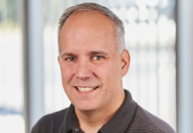 Red Hat lanza Red Hat AI Enterprise para ofrecer una plataforma de IA unificada de la infraestructura a los agentes Joe Fernandes