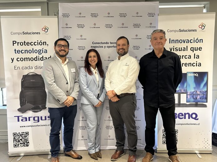 Alfredo Kanshiro, Regional Sales Manager de Targus para la región; Ana María Arreola, Directora Comercial y Marketing en CompuSoluciones; Jos Medina Mora, Subdirector Internacional en CompuSoluciones; y Claudio Rodríguez, Business Development Manager para BenQ en Chile.