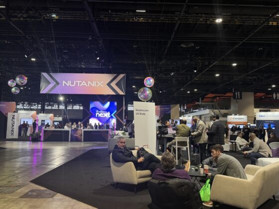 A las charlas y presentaciones, se sumaron stands de socios estrat&ntilde;egicos como Everpure y Dell, cercanos a los espacios de netwoking.