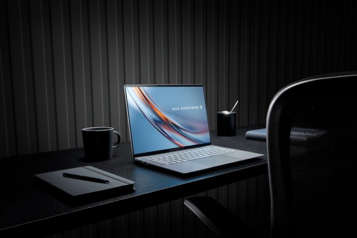 ASUS presenta en Chile la nueva ExpertBook Ultra, el estándar premium de computación empresarial con IA.