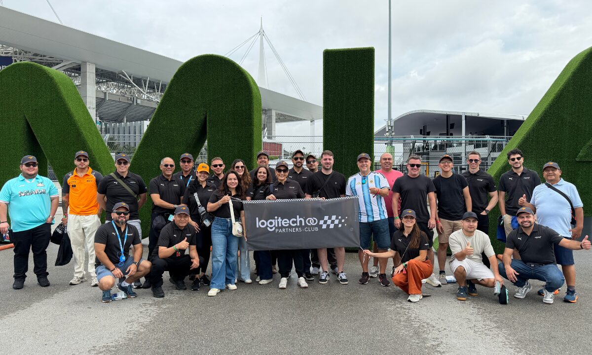 Team Logitech junto a los partners ganadores.