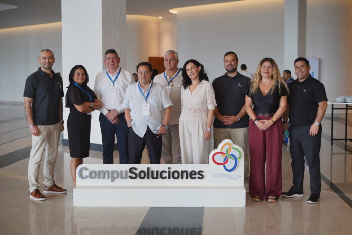 CompuSoluciones Chile y partners del canal en Horizonte 2026 en Cancún De izquierda a derecha: Ricardo Rodriguez Venegas, Country Manager de CompuSoluciones Chile; Caridad Márquez, Leonardo Vivas (Vimar Group); Guillermo Díaz (Unit); Albrecht Hafelin (New Office); Sandra Aldana (Unit); Jos Medina Mora, Subdirector Internacional de CompuSoluciones; Daniela Soto y Pedro Cueto (Solutiva TI).
