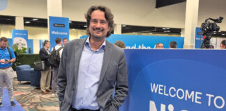 NiCE reconfigura sus canales en LatAm e impulsa la IA cognitiva como puente hacia la nube Luiz Camargo en NiCE World 2026