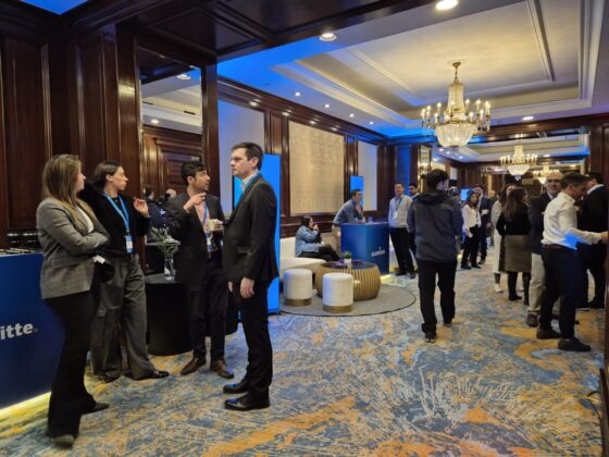 Networking durante AWS Retail and CPG Experience.