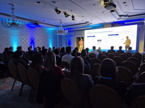 Presentaciones durante el evento de AWS.