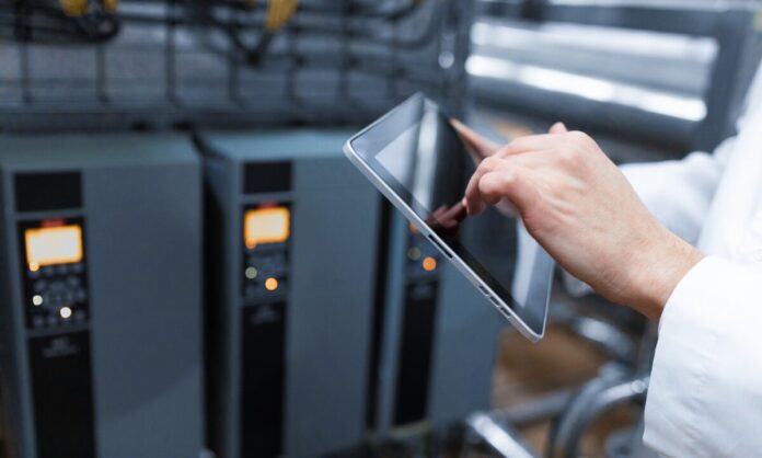 Schneider Electric ha desarrollado soluciones de enfriamiento líquido diseñadas para centros de datos de alta densidad.