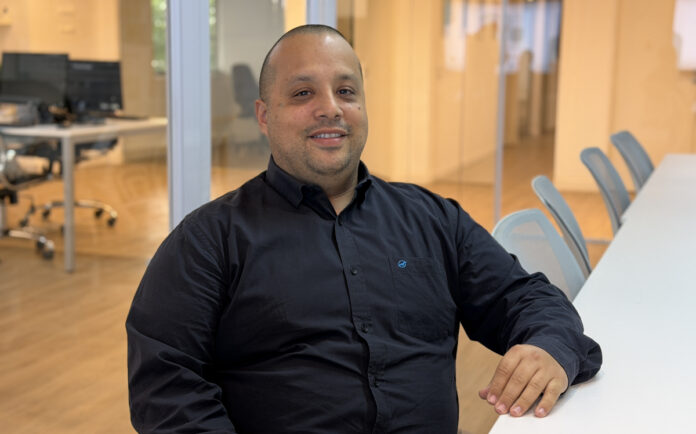 Javier Rodríguez - AiStrike Javier Rodríguez, Director Senior para Latinoamérica (tanto en el área Operativa, como de Ventas) de AiStrike, visita las oficinas de Mediaware, de la mano de su distribuidor: Connect.