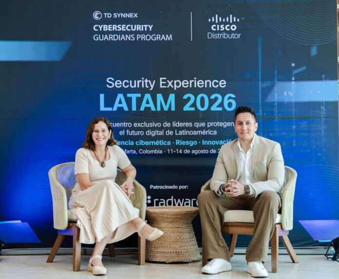 Uri Sánchez, Sr. Director Networking Vendor Business LATAM; y Claudia Cincotto, Sr. Director Security Vendor Business LATAM, en TD SYNNEX.