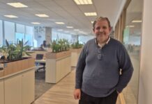 Hernán Neirotti, de Schneider Electric: “Darles a los clientes una solución llave en mano es fundamental” Hernán Neirotti, de Schneider Electric, en las oficinas de la compañía en Buenos Aires.
